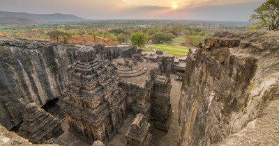 معبد بزرگی در هند که از یک تکه صخره تراشیده شده است