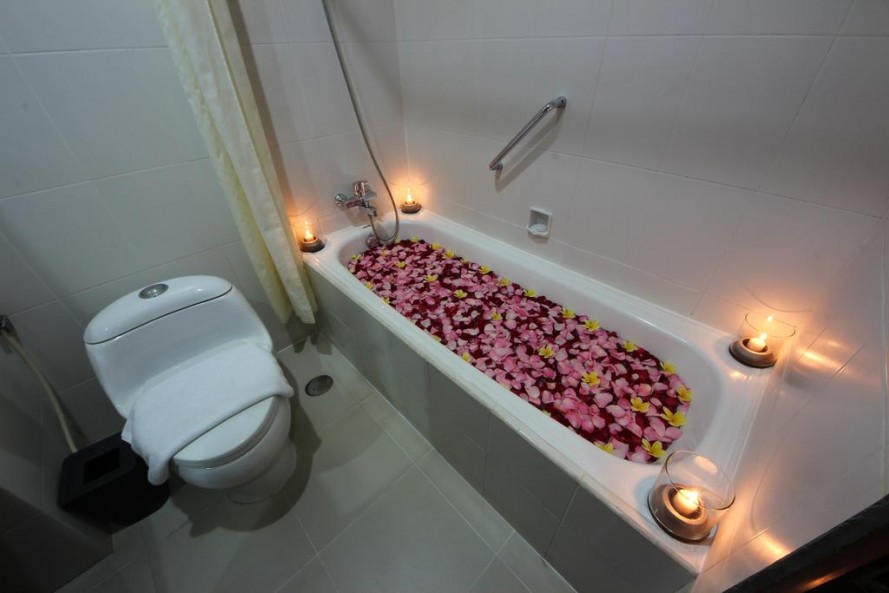 حمام و دستشویی هتل ADHI JAYA